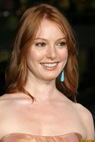 Alicia Witt Red-hot Pics and