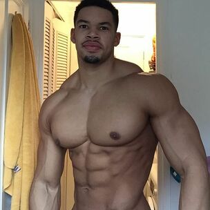Download free Naked muscled guys in
