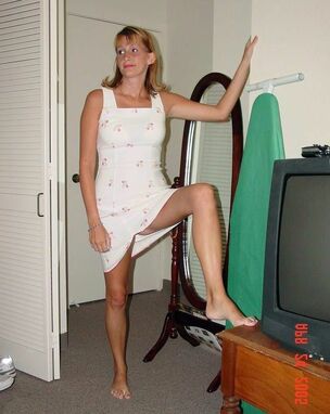 Unexperienced wifey showcases her