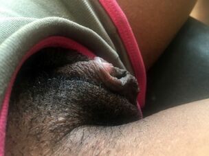 Huge dark-hued vulva close-up pic
